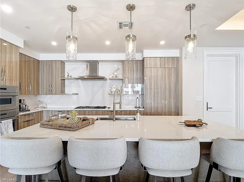 2 bed, 2.0 bath, 1858 sqft, $15,000 — Photo 3