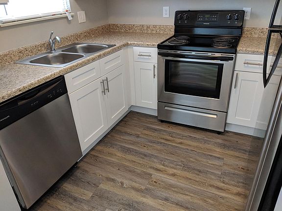 2nd image of 660 Lee Chapel Ct