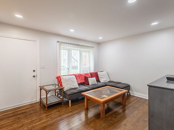 3rd image of 2075 Essex Ct