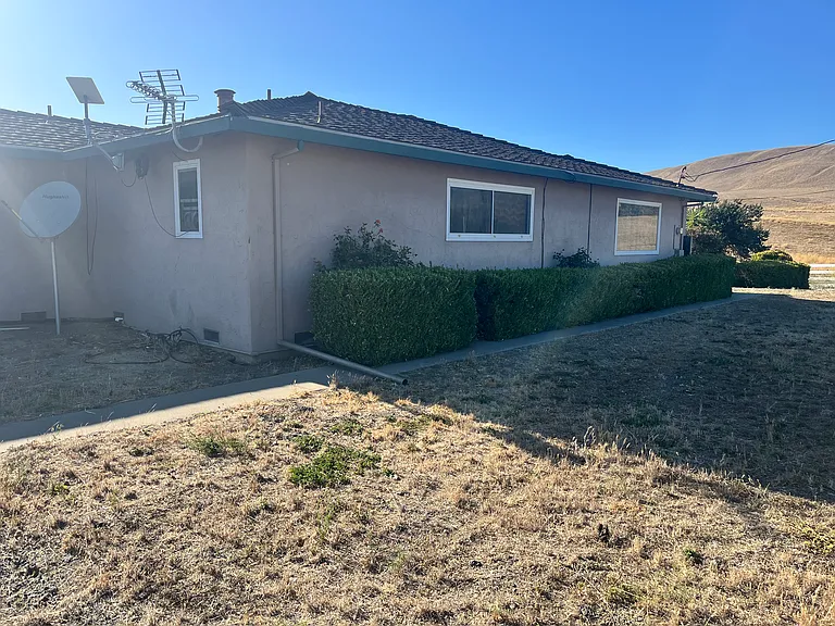 4660 Pacheco Pass Hwy — Photo 2