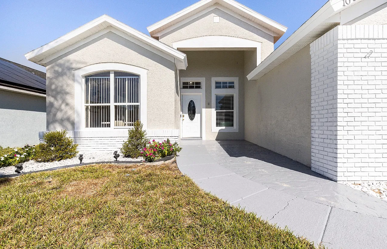 1041 Jaybee Ave — Photo 2