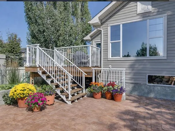 701 E Cimarron Close, Okotoks, AB T1S 1X3