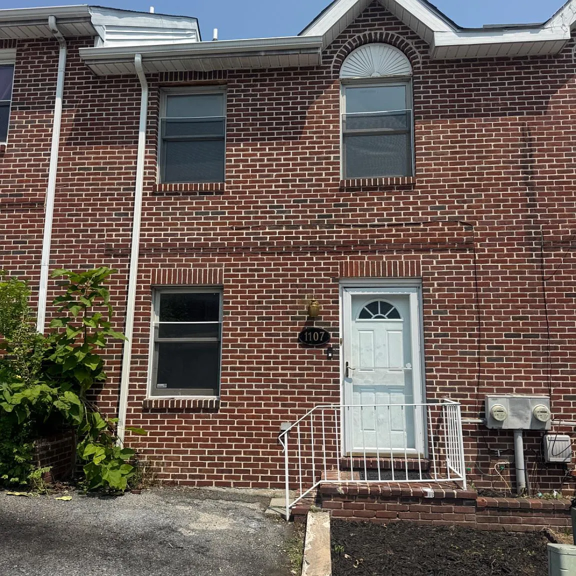 3 bed, 1.5 bath, 1150 sqft, $1,750 — Photo 1