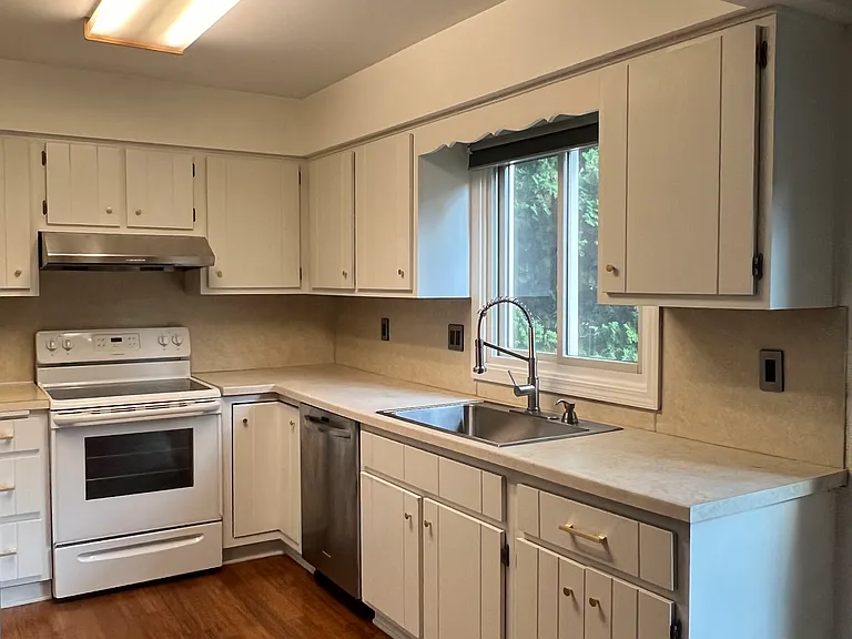 6753 Woodmeadow Dr — Photo 5