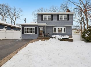 232 Wildwood Rd, Lake Ronkonkoma, NY 11779