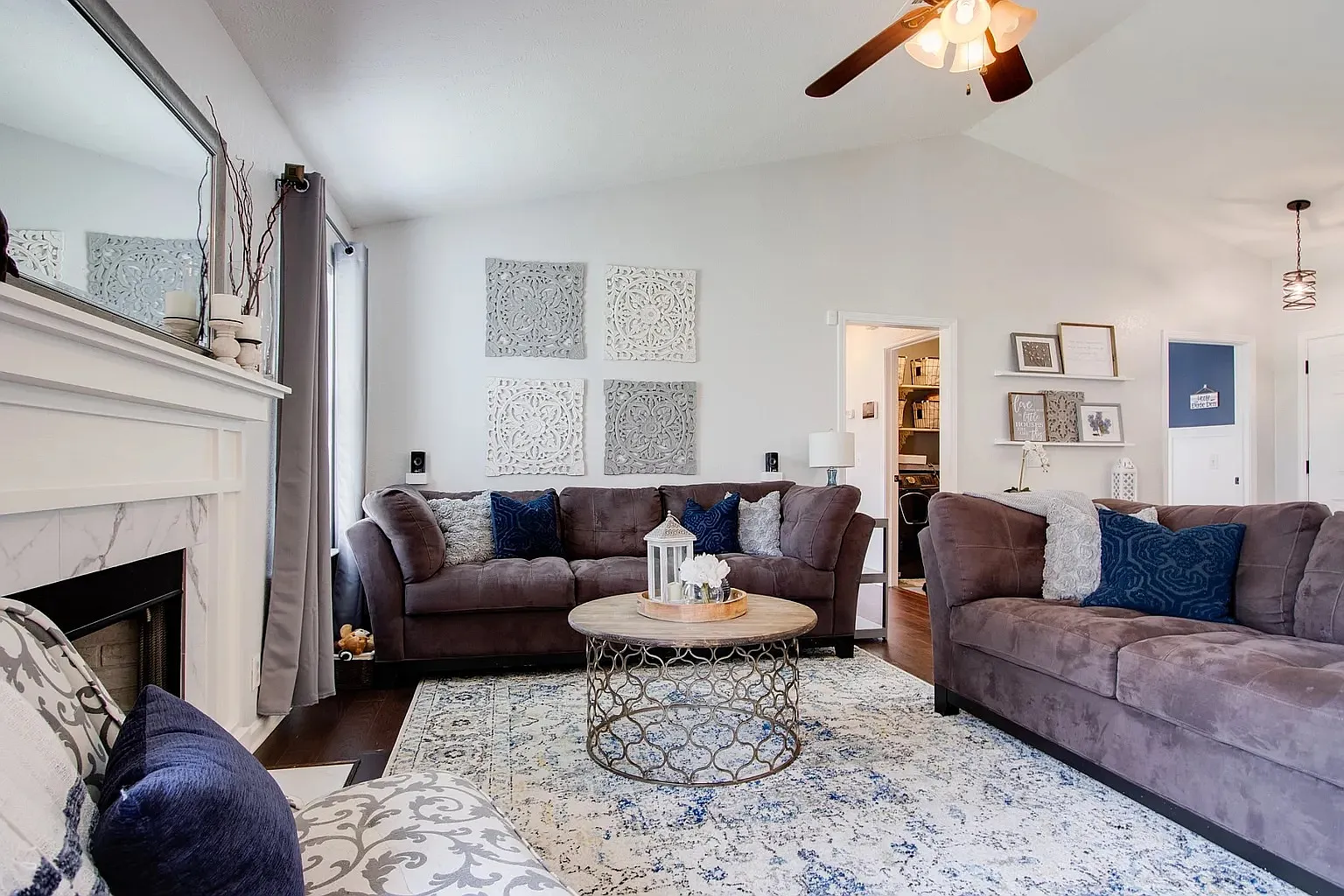 3 bed, 1214 sqft, $2,300 — Photo 2