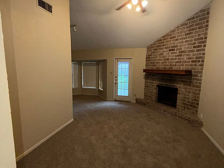 5118 Middlecoff Rd — Photo 7