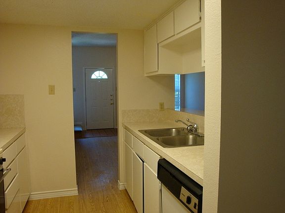 4th image of 706 W Lynn St APT C