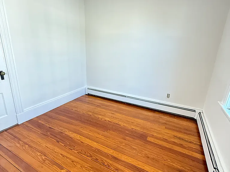 Bedroom 3/ office/ gym/ flex room