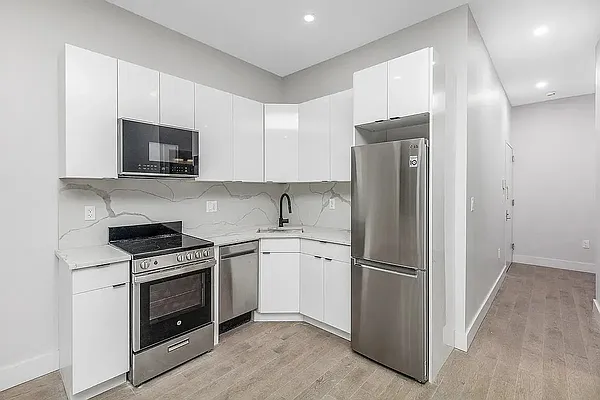 Rented by REAL New York | media 9