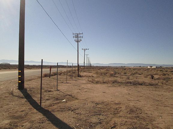 5th image of W Rosamond Blvd