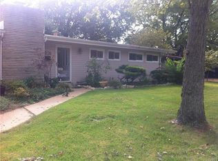 1631 Ridgewood Dr, Saint Louis, MO 63126