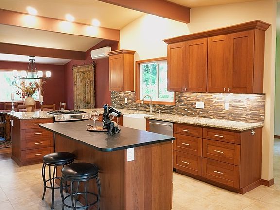 4th image of 2215 Woodcrest Drive SE