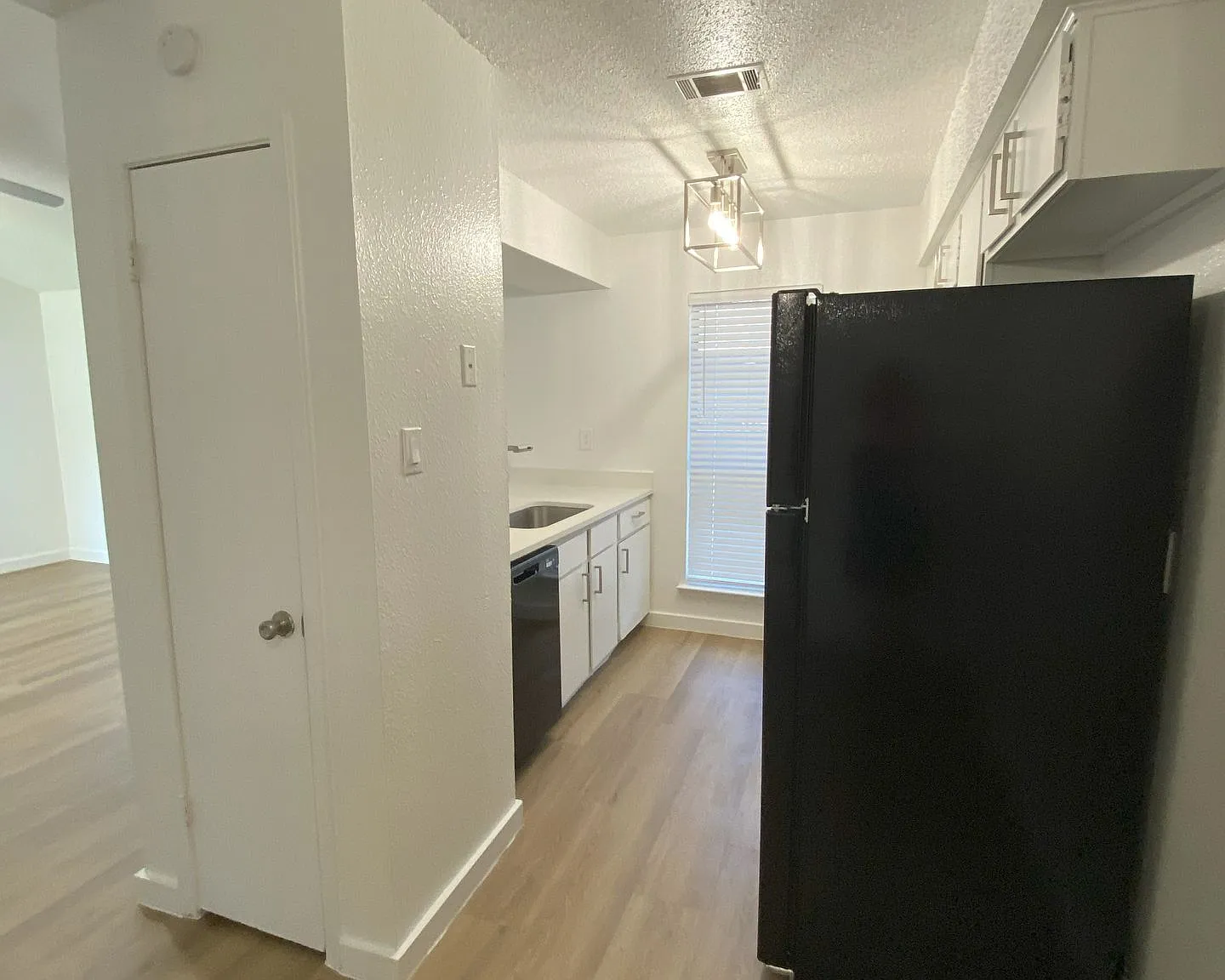 St. Edwards Place Apartments — Photo 4