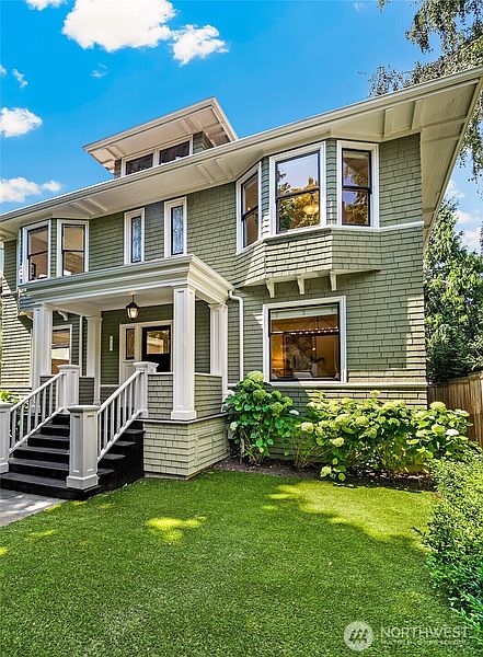 2nd image of 939 13th Avenue E
