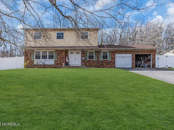 52 Newbury Road, Howell, NJ 07731
