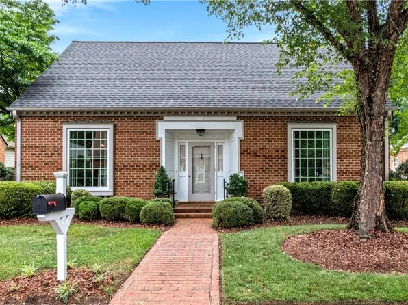 226 Pinetuck Ln, Winston Salem, NC 27104