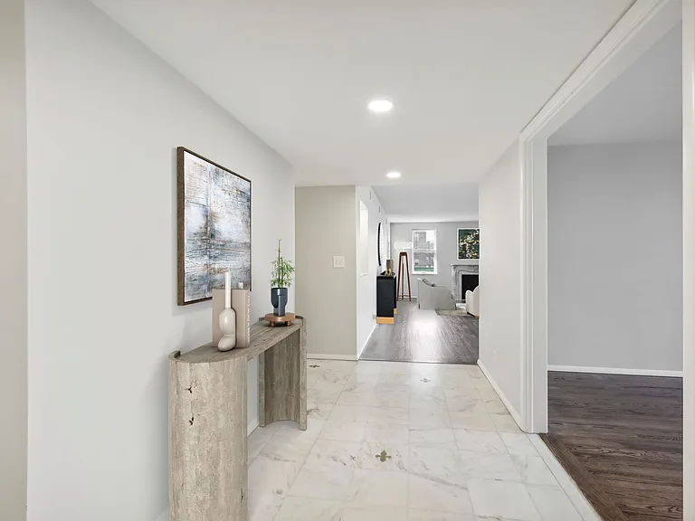 Embassy House Apartments — Photo 19