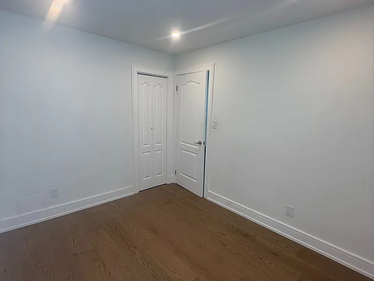 237 Lakeshore Rd E #4 — Photo 6