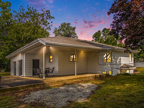 3rd image of 55660 Riverview Manor Dr