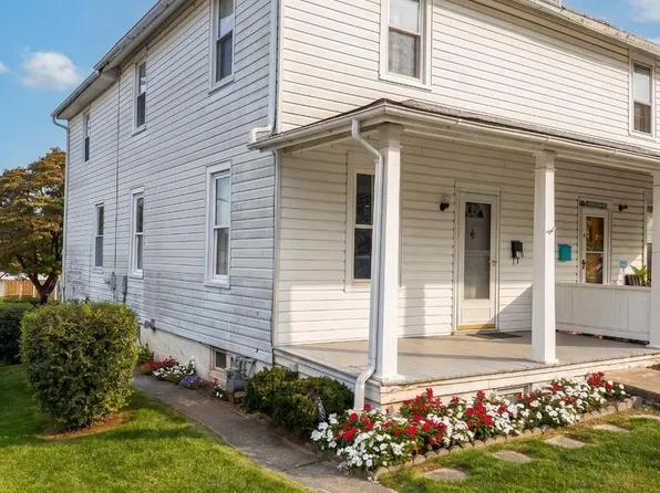 17 Harding St, Manchester, PA 17345