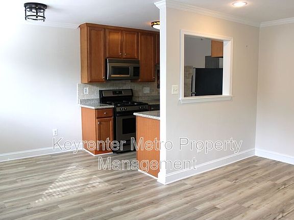 4th image of 610 Main St APT 301