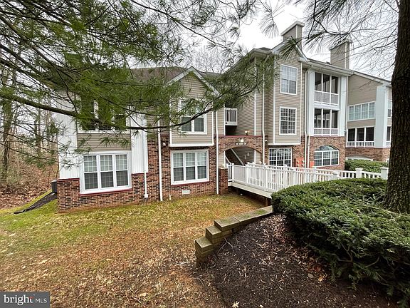 3rd image of 608 E Squire Ln