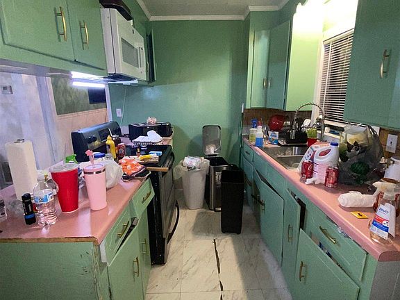 4th image of 3123 W Lloyd St