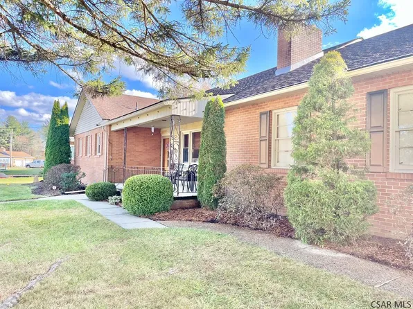 1140 Club Dr, Johnstown, PA 15905