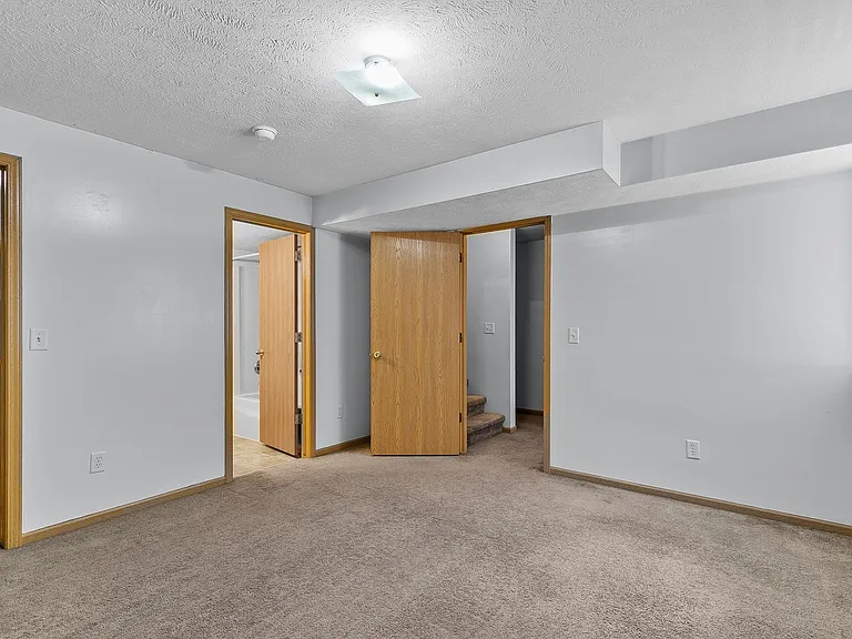 7223-7229 Silverthorn Dr — Photo 20