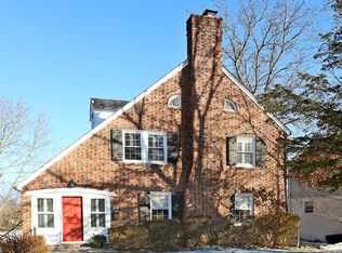 39 Lansdowne Dr, Larchmont, NY 10538