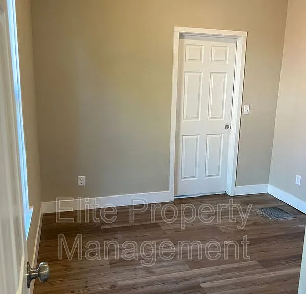 713 W Abriendo Ave #A — Photo 7