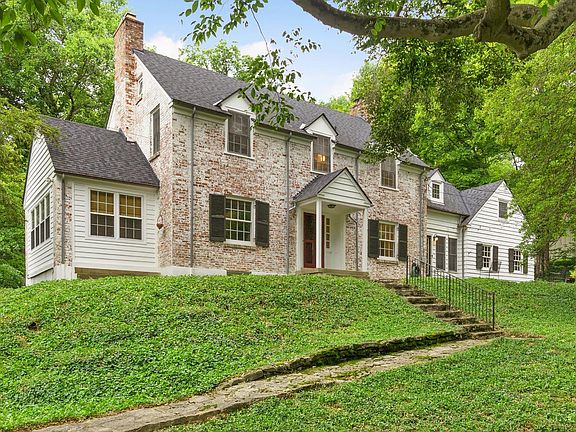 2nd image of 555 Reily Rd