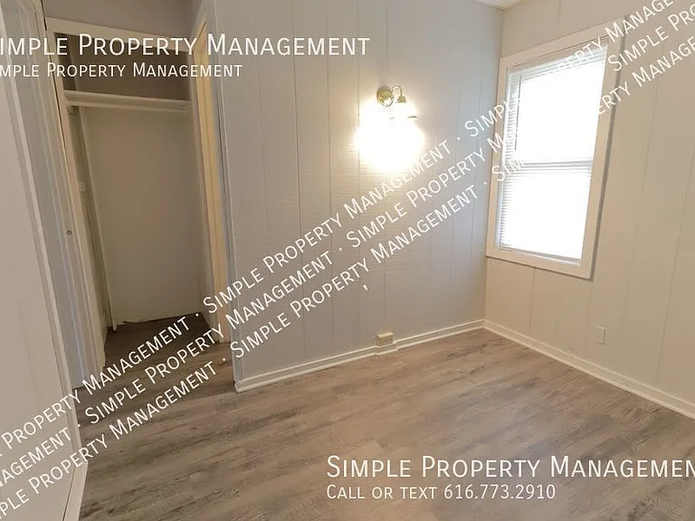 242 Page St NE #2 — Photo 7