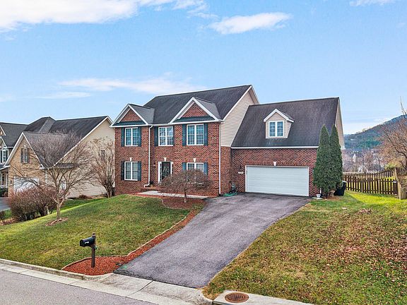 2nd image of 2158 River Oaks Dr