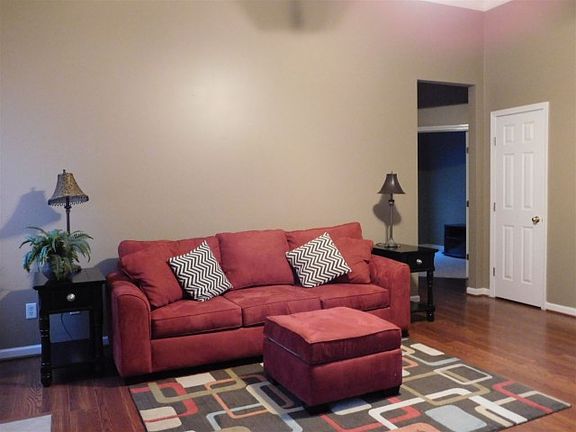 4th image of 4442 Canterbury St