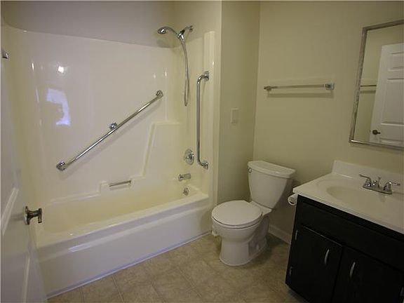 4th image of 363 Deer Lake Dr