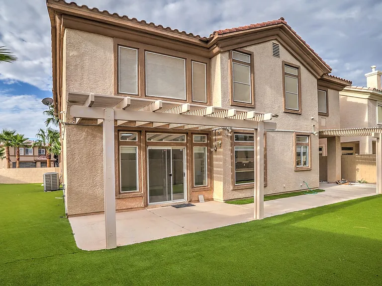 8910 Minsk Ct — Photo 37