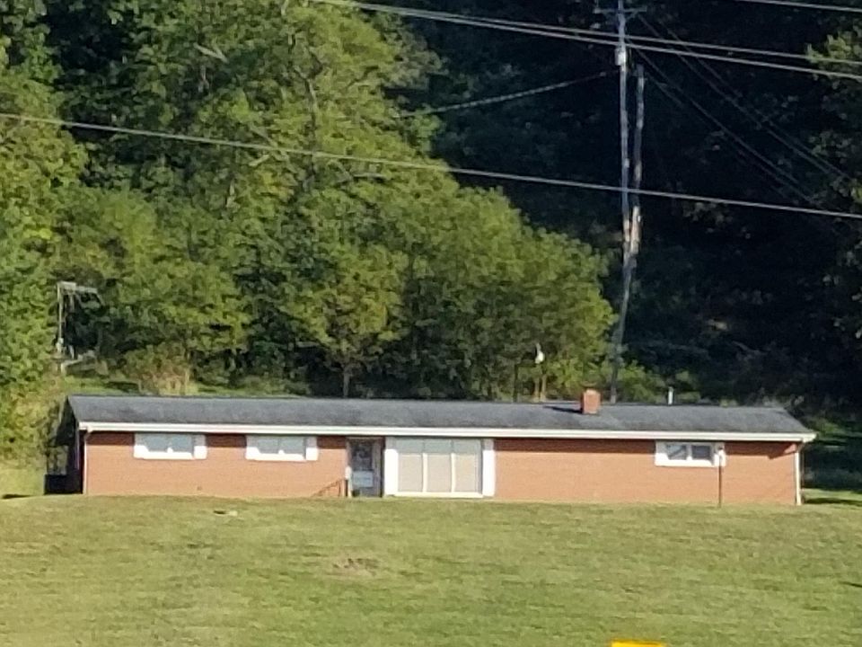 1st image of 2 Woodland Dr