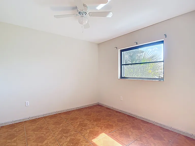 4428 Aladdin Ave — Photo 16