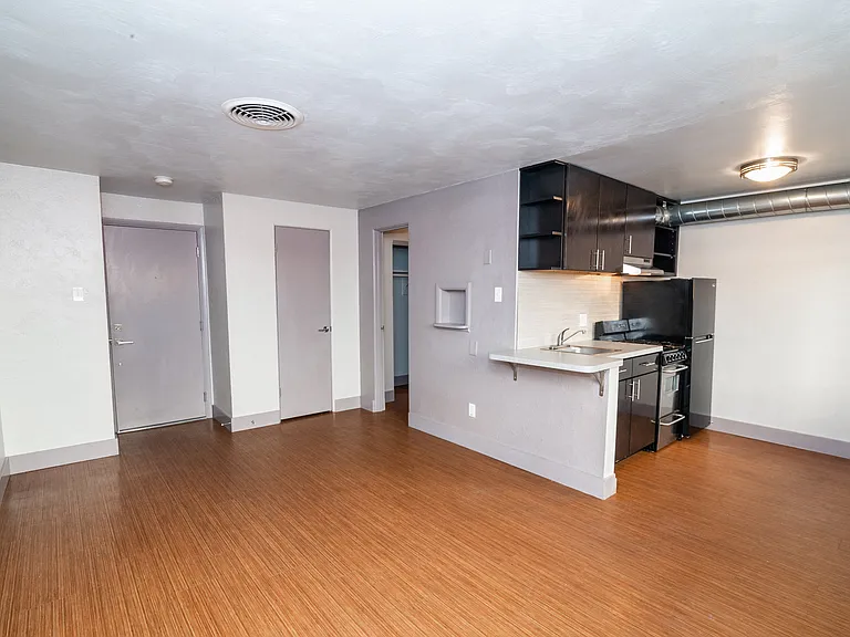 Altair Apartments — Photo 26