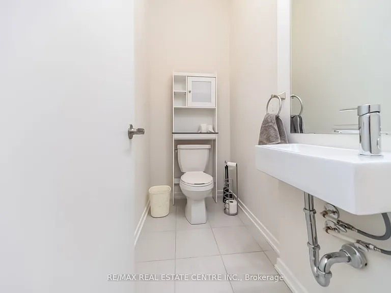 30 Lambert Ln — Photo 16