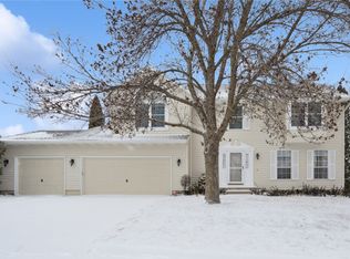 6902 Rockingham Dr SW, Cedar Rapids, IA 52404