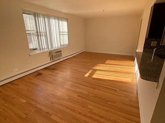 4th image of 3710 N Pine Grove Ave APT 415