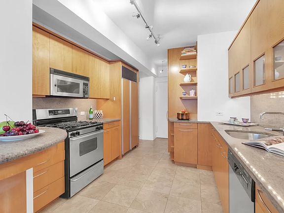 3rd image of 799 Park Ave APT 13B