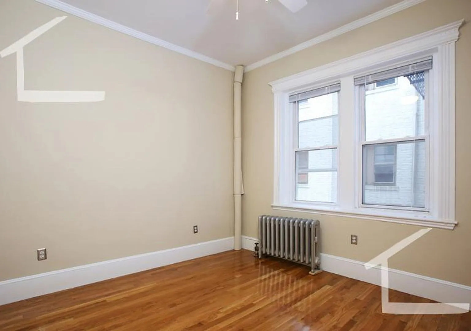 Nicely renovated 2 bed in the heart of Fenway! — Photo 2