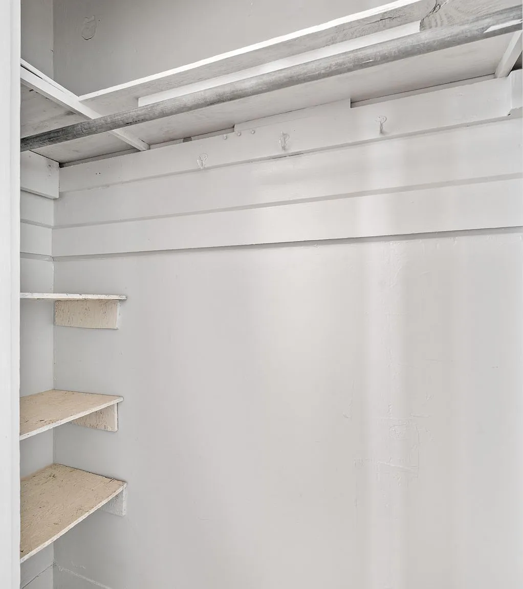 3 bed, 1100 sqft, $3,400 — Photo 3
