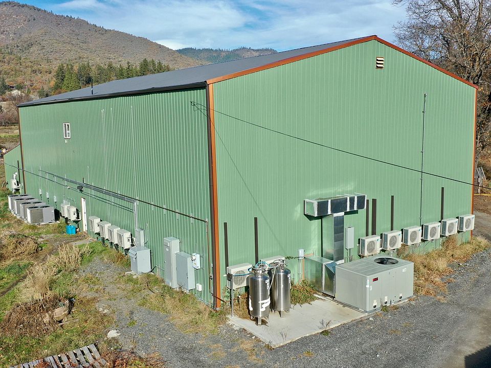 2nd image of 10333 Highway 238