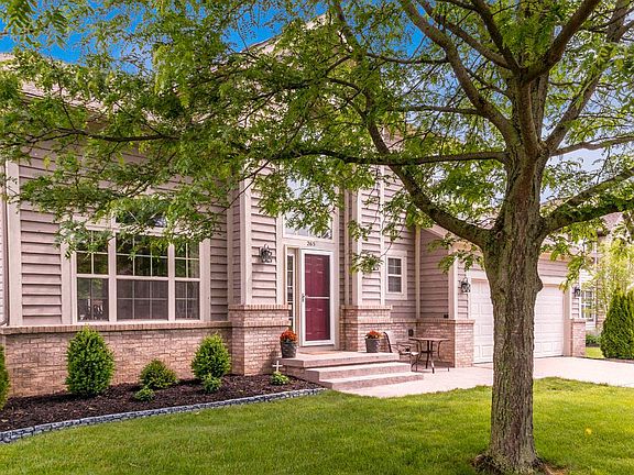 3rd image of 265 Lantern Ln