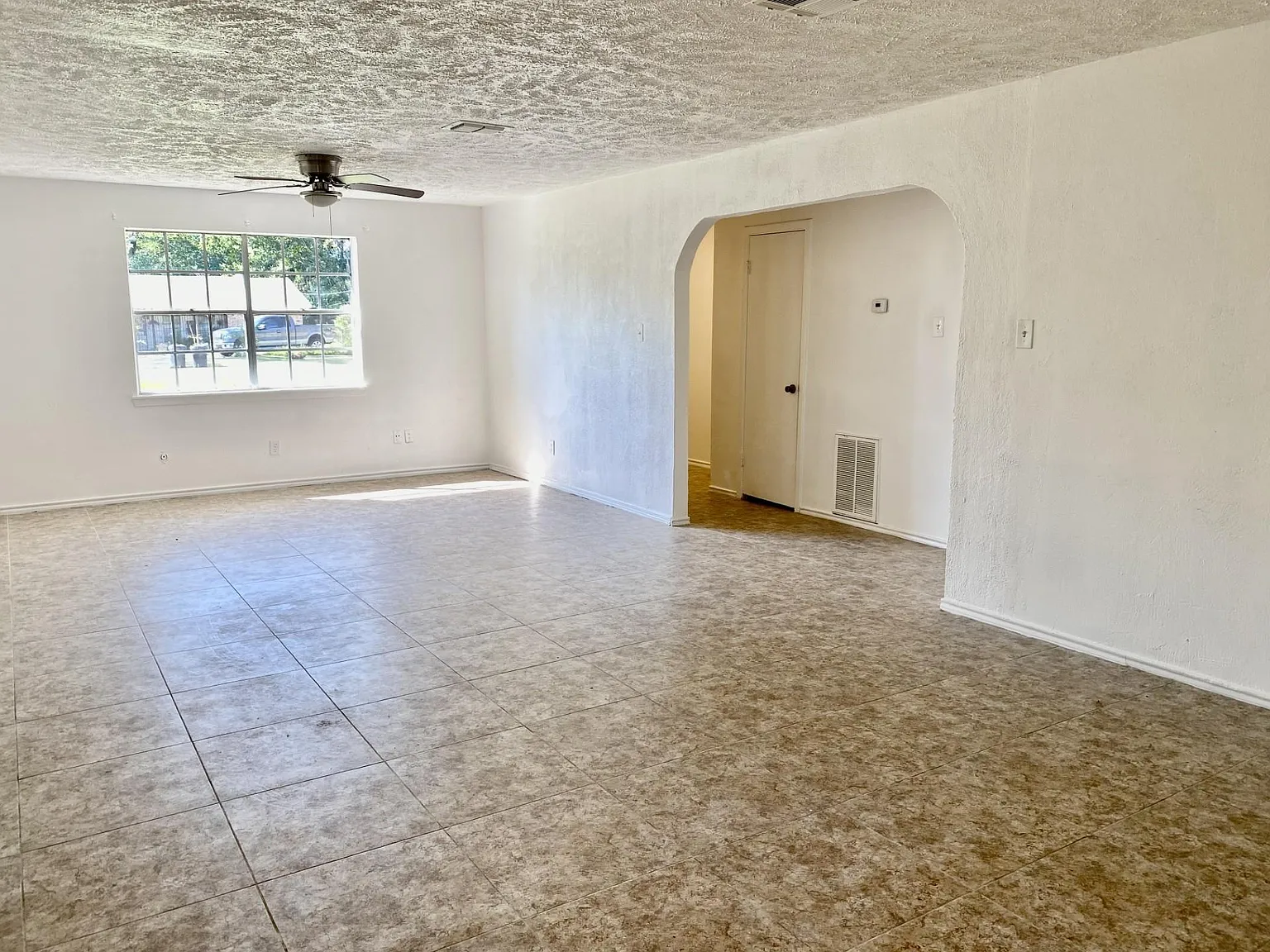 3 bed, 2.0 bath, 1420 sqft, $1,675 — Photo 4